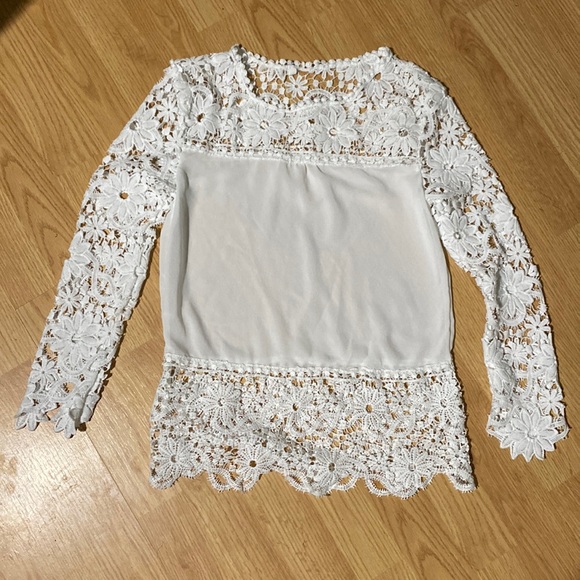 White top - Picture 1 of 1